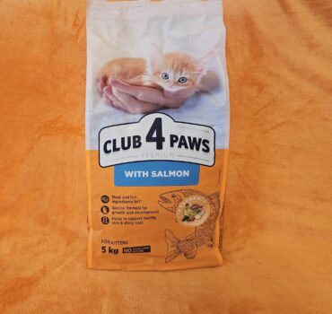 Club 4 paws. Преміум сухий корм для кошенят зі смаком лосося