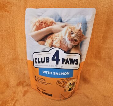 Club 4 paws.Преміум сухий корм для дорослих котів з лососем 300 гр.